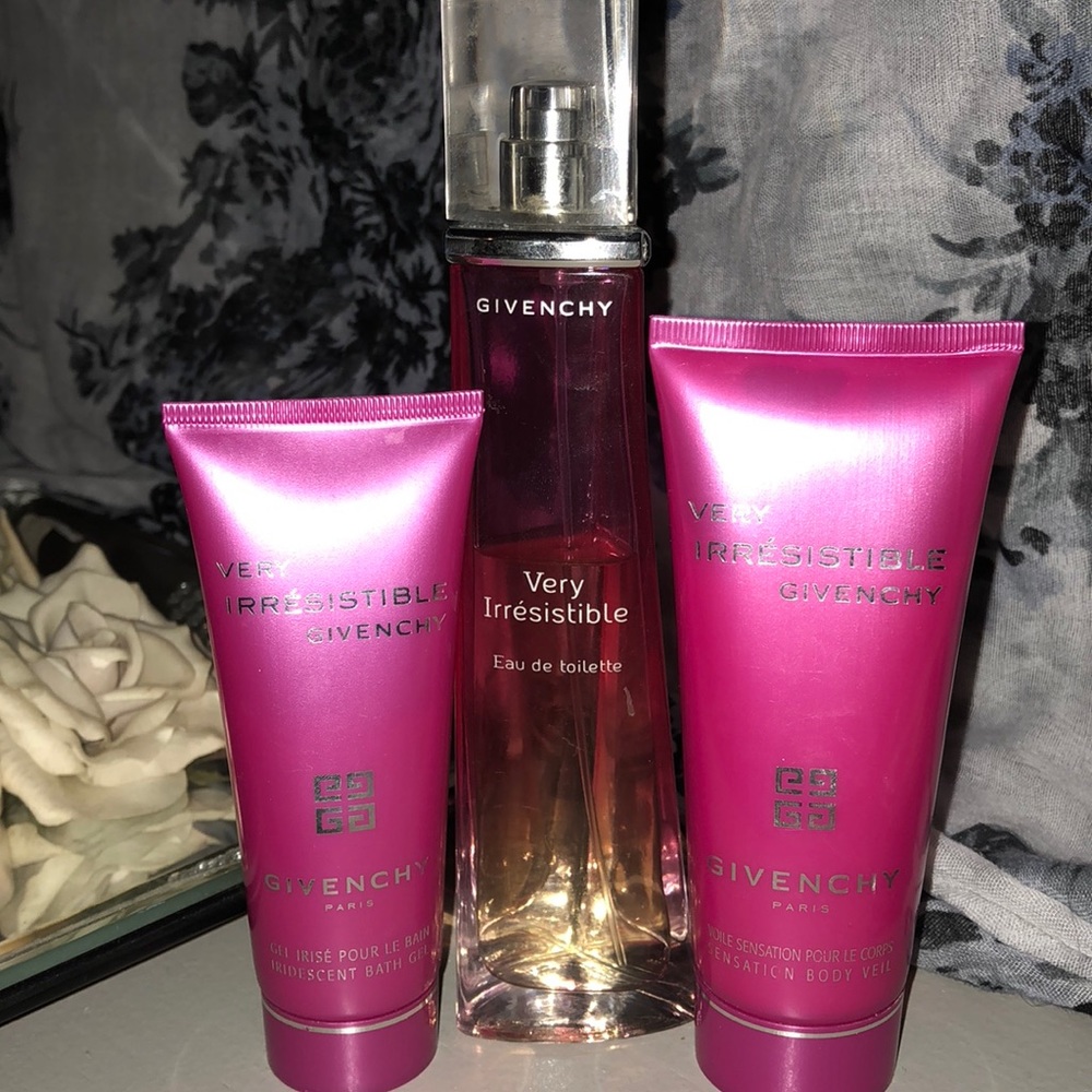 💕Givenchy Very Irresistible 3 items 💕